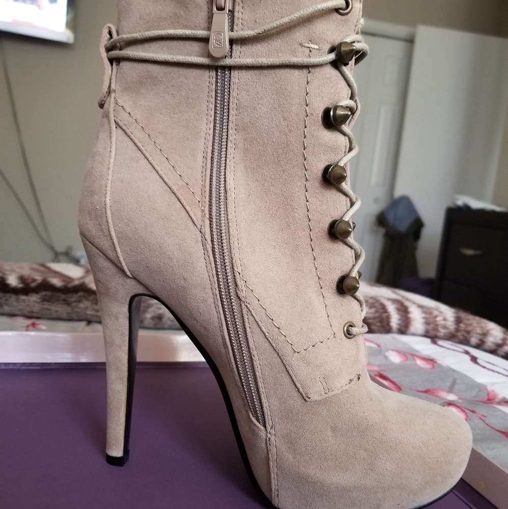 Shoes - Picture 2 of 4